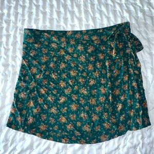 American Eagle Floral Skirt